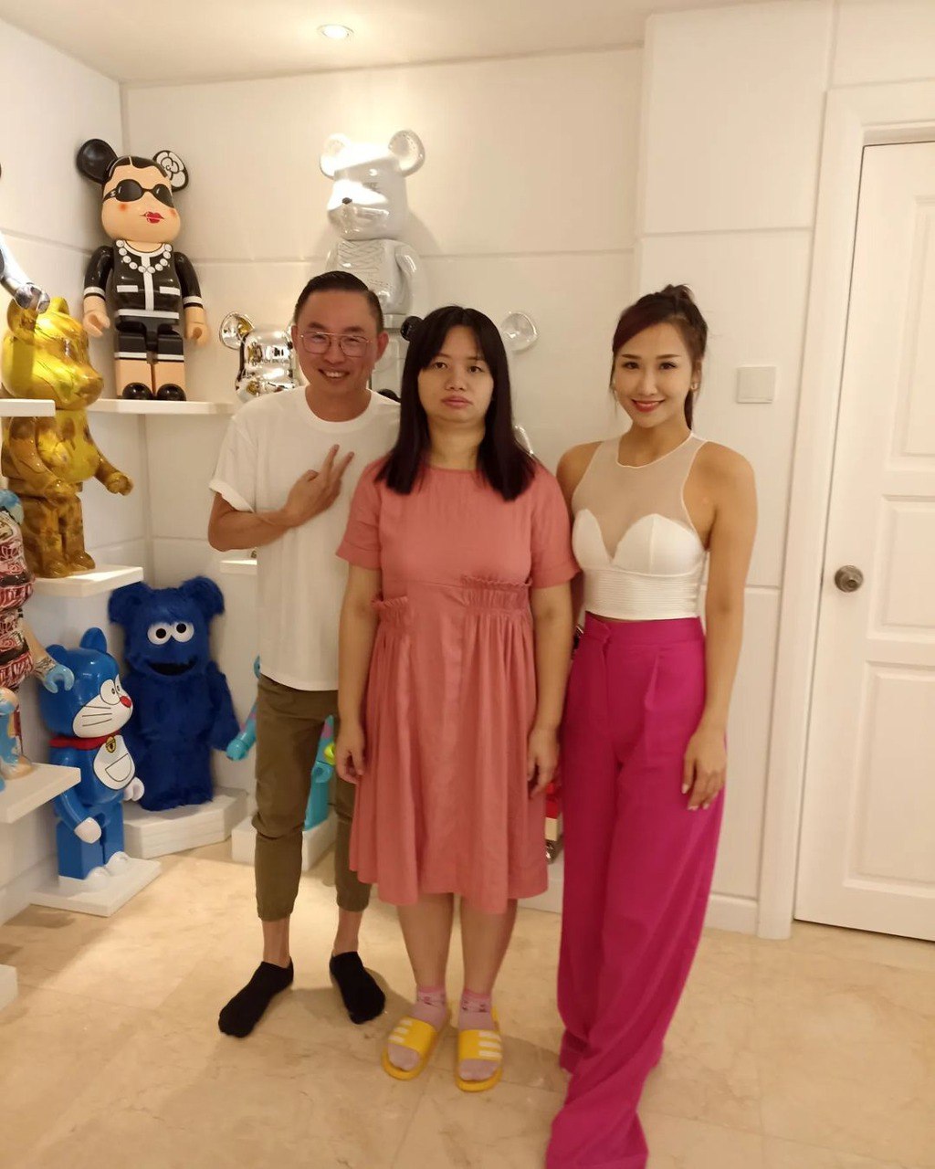 阿儀經常與經理人林寶玉一齊出動。